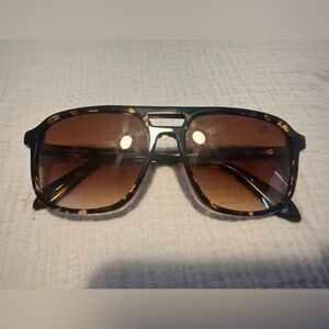 Quay Australia “On the fly” tortoise aviators